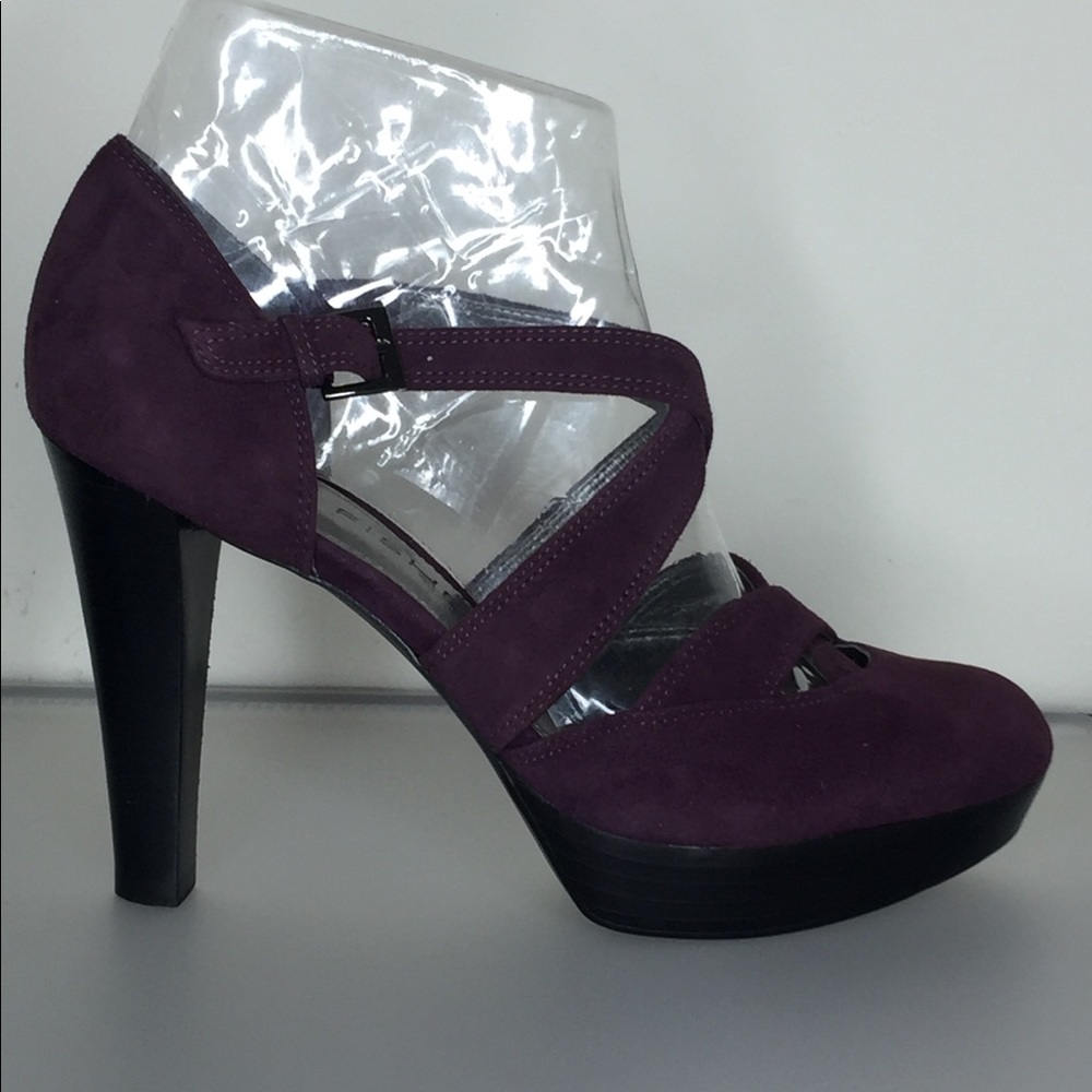 Marc Fisher Suede leather platform shoes